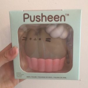 PUSHEEN EXCLUSIVE: Cupcake Pusheen vinyl figure!🧁